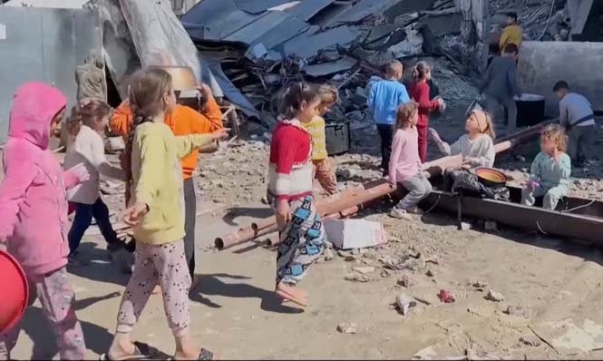 Children in Gaza suffering from hunger amid a severe food crisis and aid shortages.