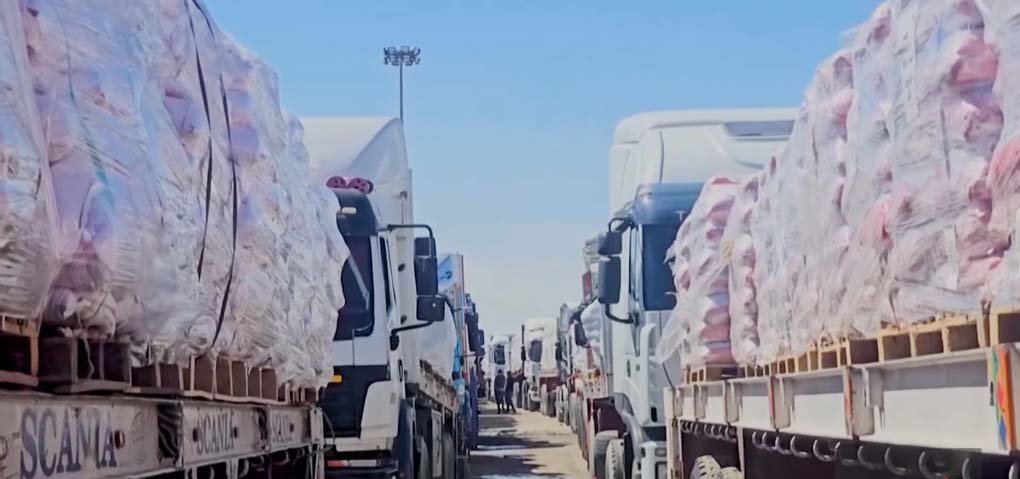 Israel blocks humanitarian aid to Gaza amid ongoing war, proposing a new peace plan to end the conflict